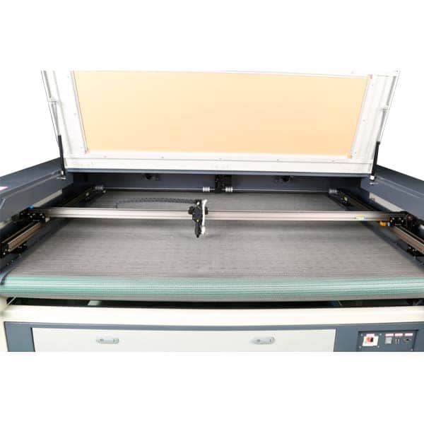 plataforma con sistema de alimentacion para rollos de tela corte laser