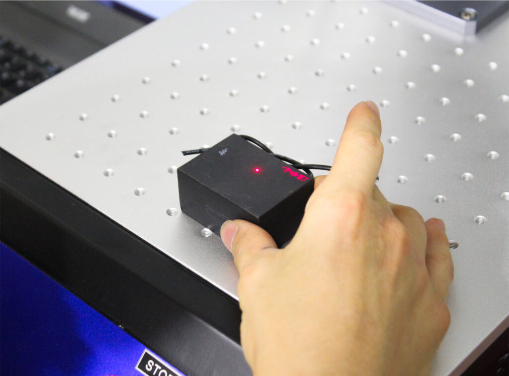 Grabadolasersobremetalesynometales-17 Grabadora laser, grabadoras laser, grabadoymarcadolasersobremetales