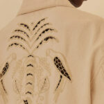 blusa con bordado richelieu