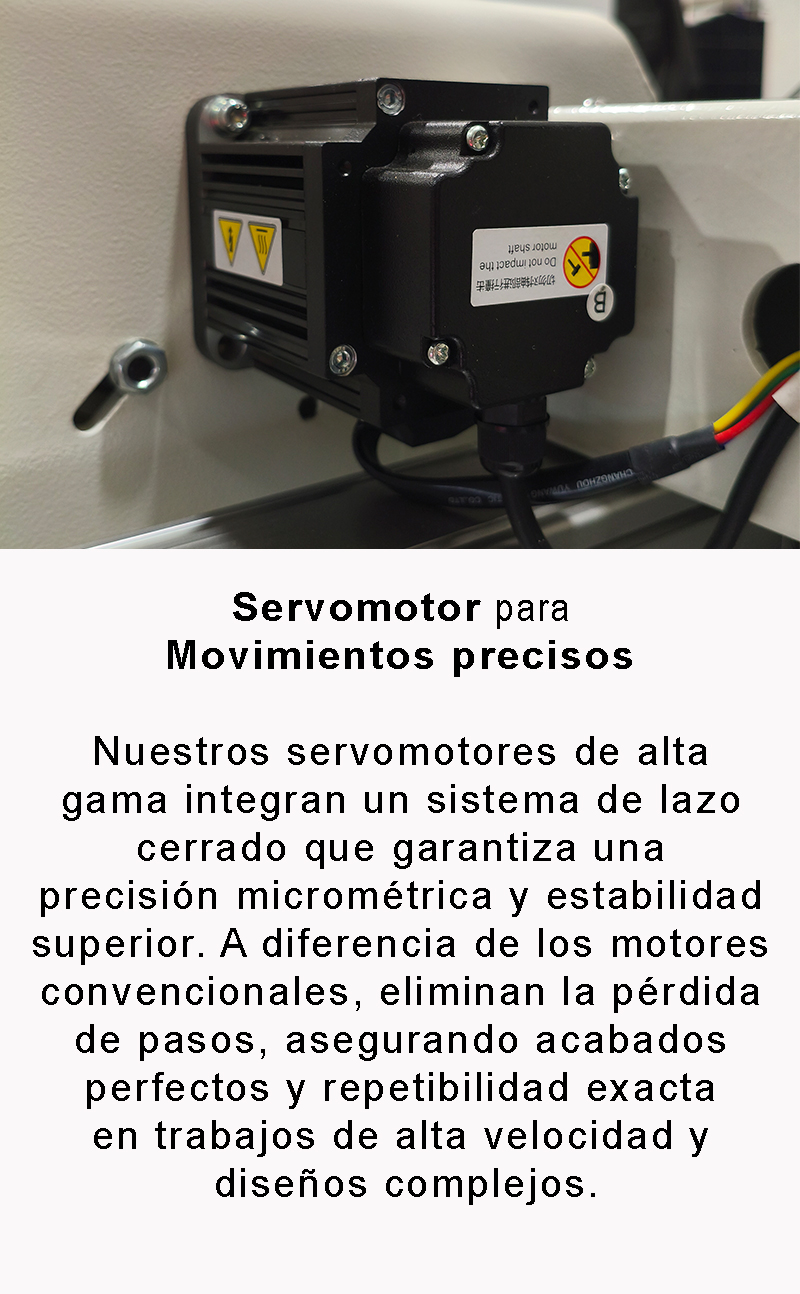 servomotor-bordadorasindustriales-land-new4 Servomotor de lazo cerrado montado en una máquina, con etiquetas de advertencia y cables de conexión visibles